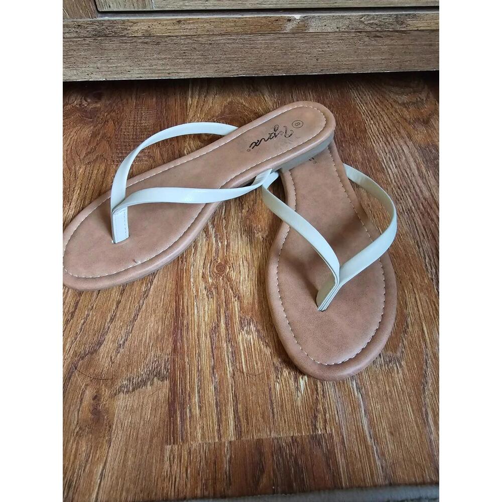 Gypsy Women’s Sandals Size 8 Beige Flip Flops Casual Comfort Summer Shoes